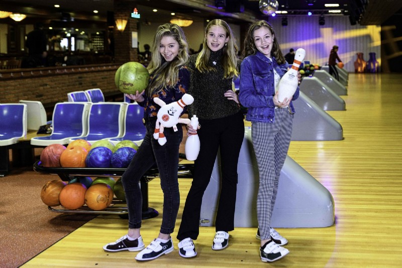 bowling-knuffels-pin-bal-pose